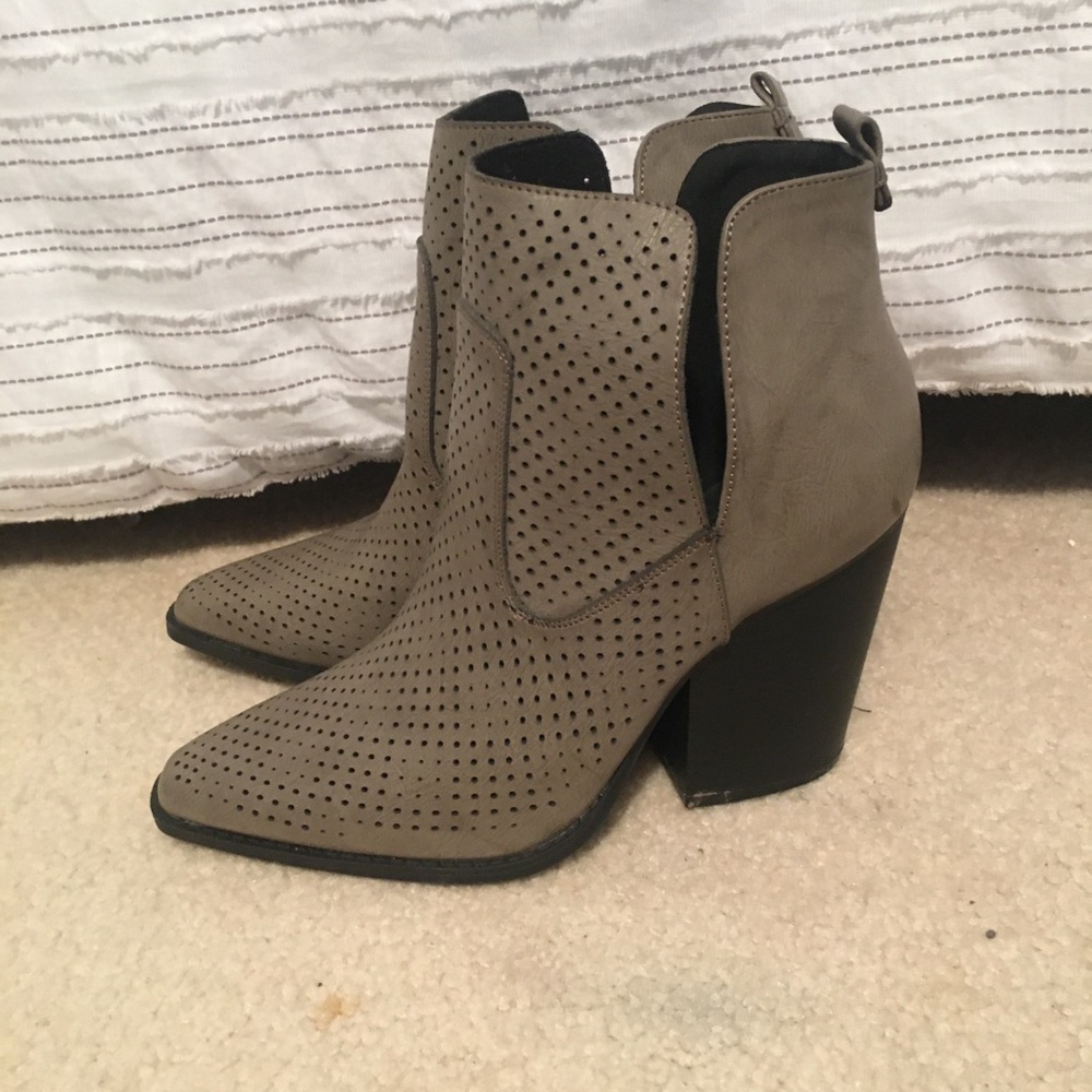 Qupid Booties